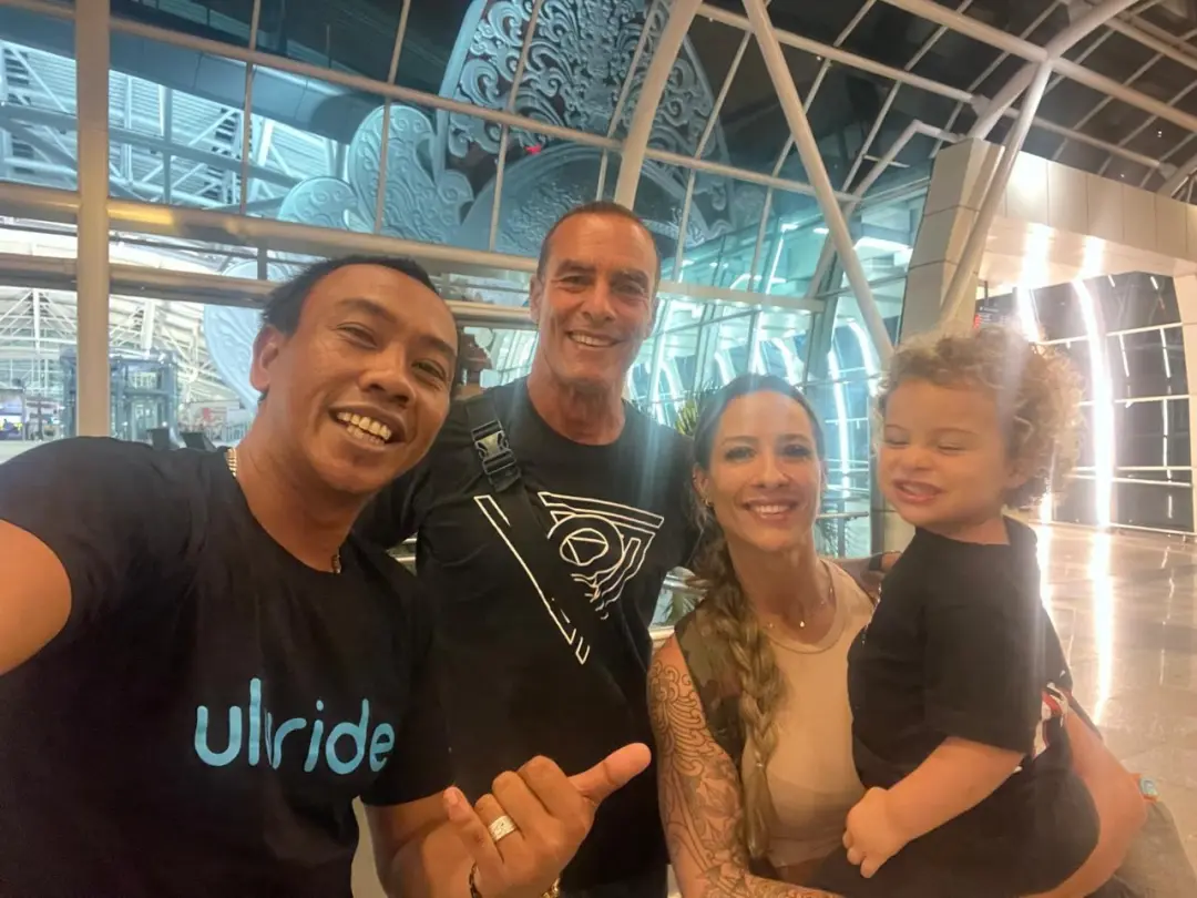 A family met at Bali airport